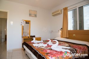 two-bedroom-apartment-v4872127-1024